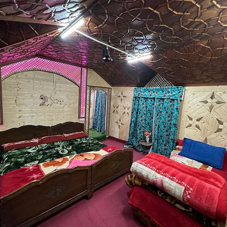 Srīnagar Houseboat Young Balmoral Castle מראה חיצוני תמונה