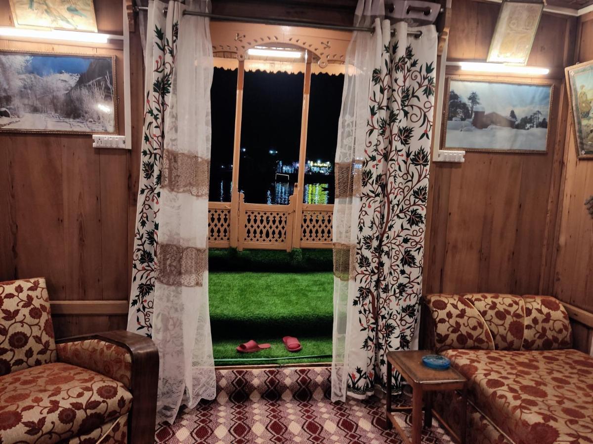 Srīnagar Houseboat Young Balmoral Castle מראה חיצוני תמונה