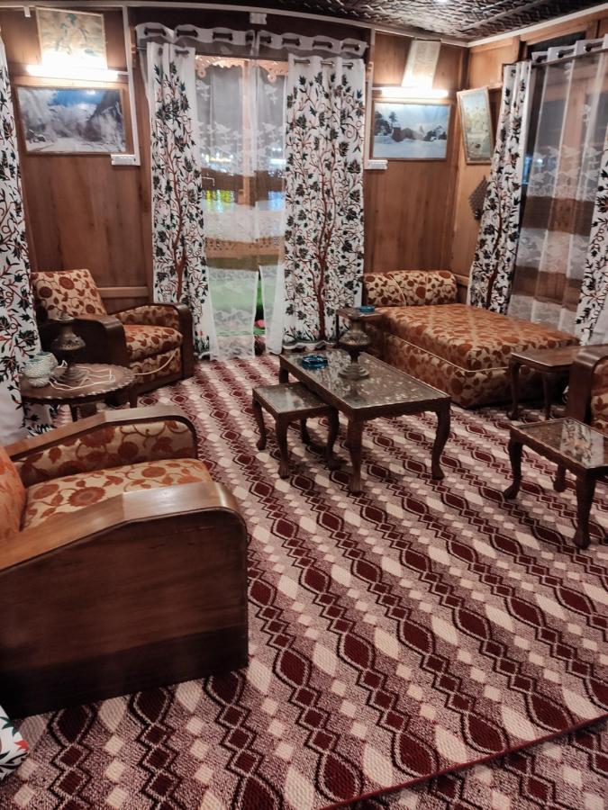 Srīnagar Houseboat Young Balmoral Castle מראה חיצוני תמונה