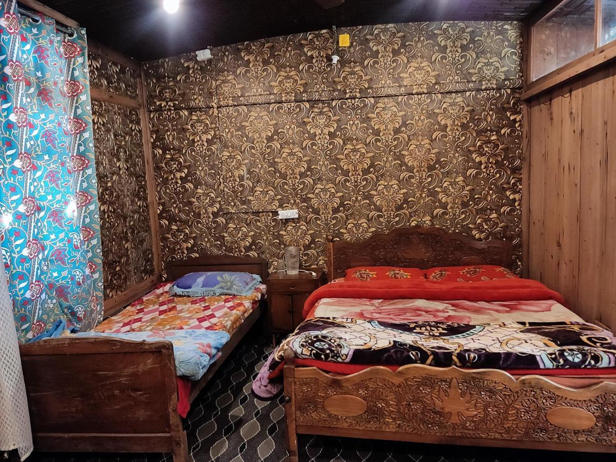 Srīnagar Houseboat Young Balmoral Castle מראה חיצוני תמונה