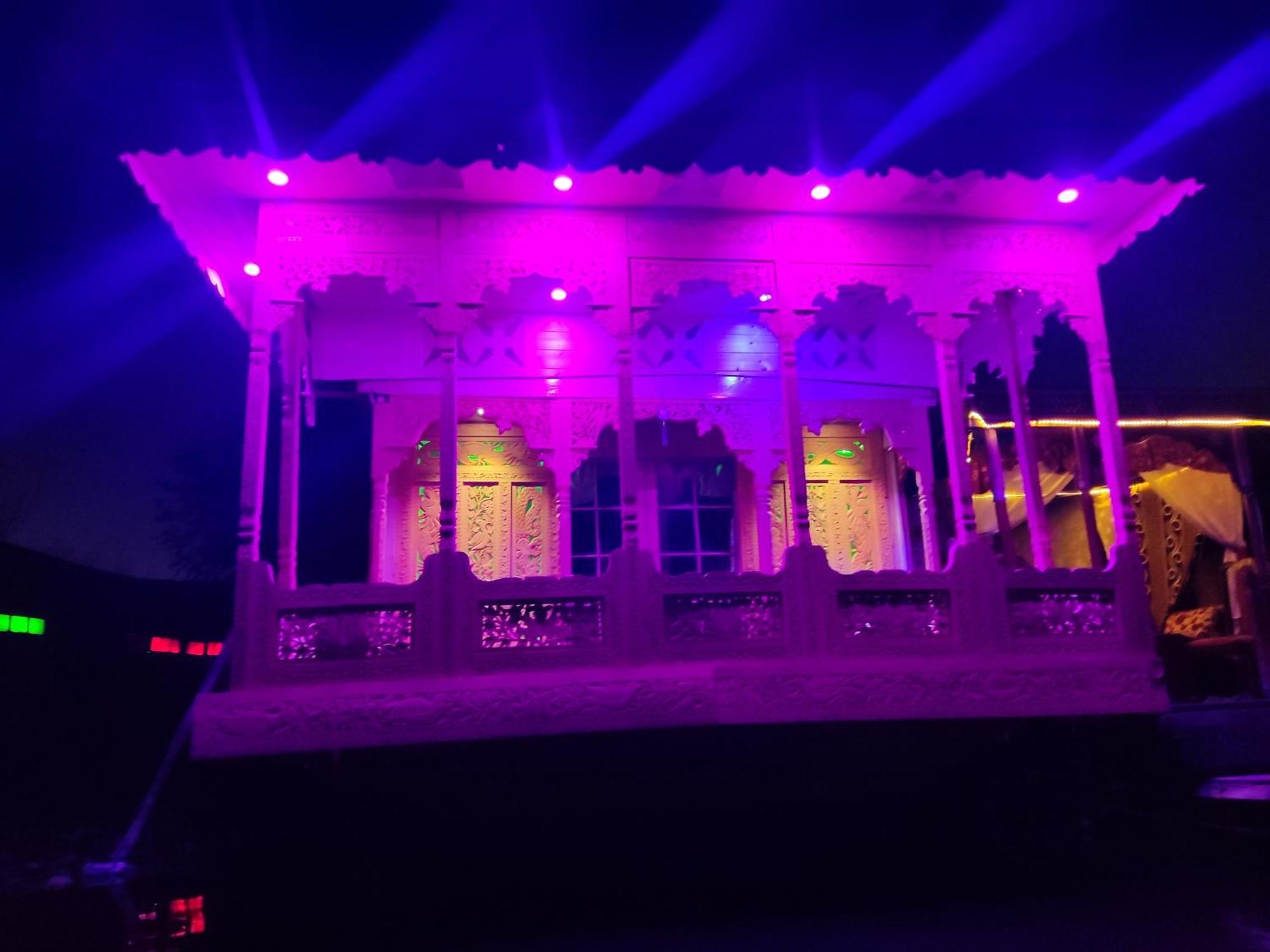 Srīnagar Houseboat Young Balmoral Castle מראה חיצוני תמונה