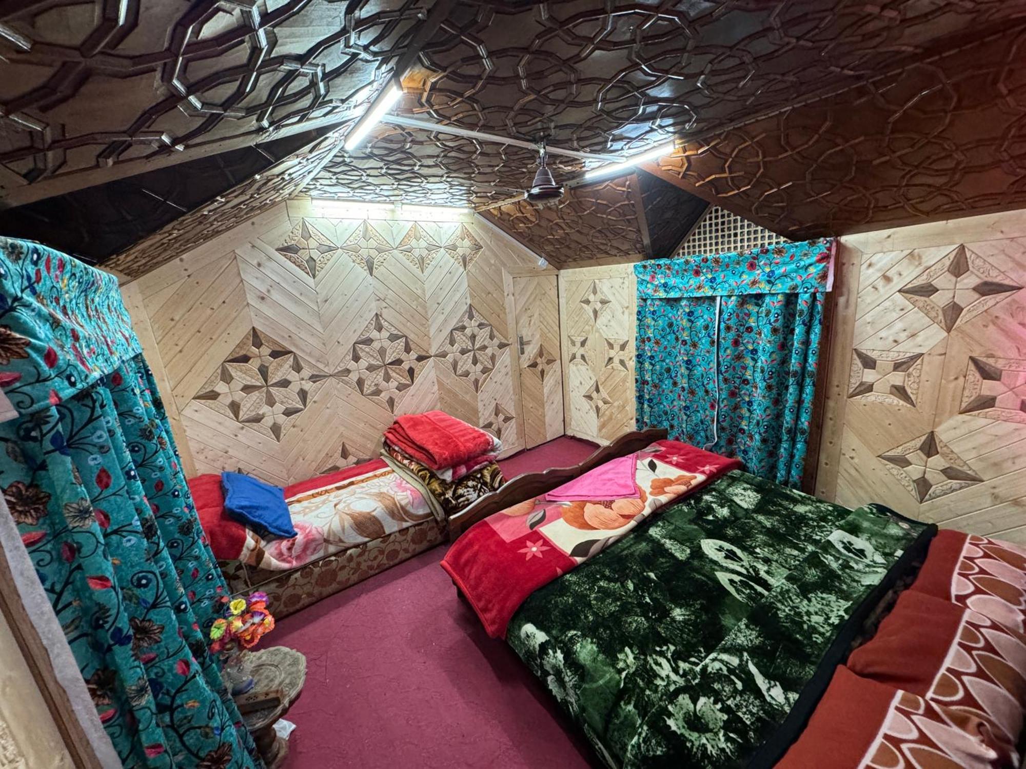 Srīnagar Houseboat Young Balmoral Castle מראה חיצוני תמונה