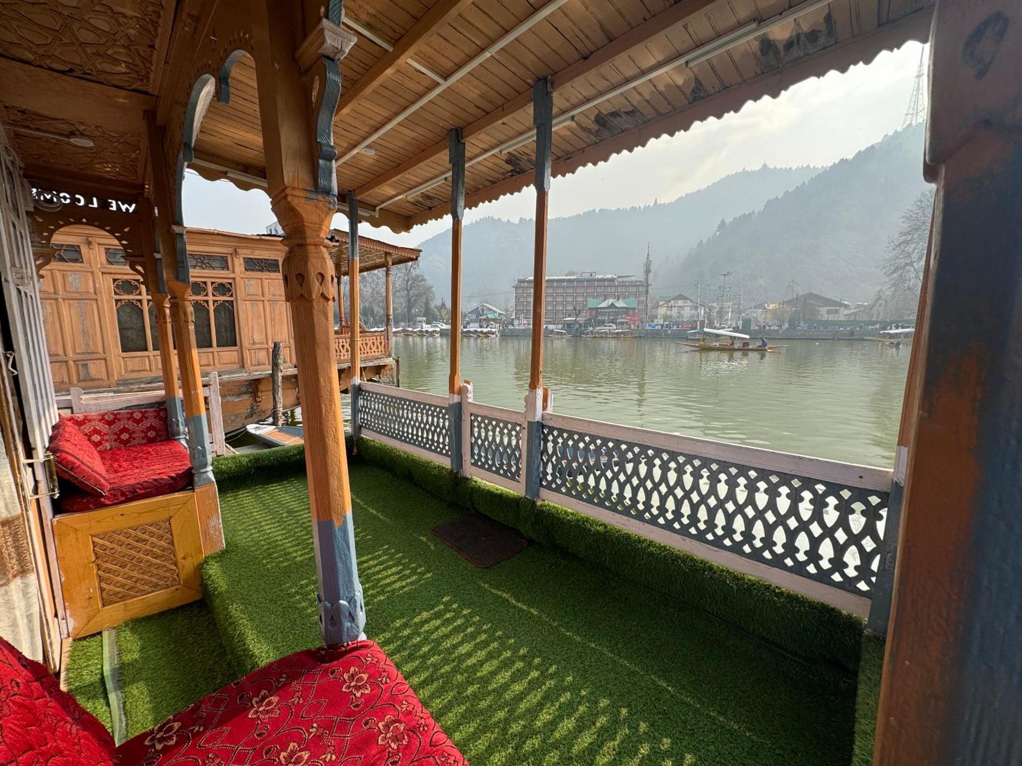 Srīnagar Houseboat Young Balmoral Castle מראה חיצוני תמונה